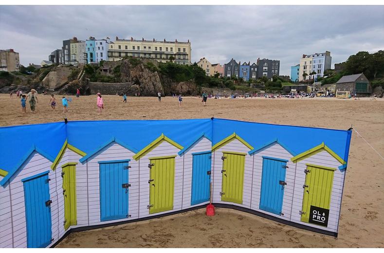 Olpro Beach Huts 5 Pole Windbreak - Wooden Poles Olpro Beach Huts 5 Pole Windbreak - Wooden Poles