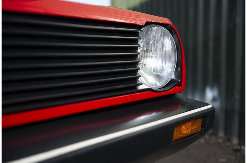 Turtle Wax Black In a Flash Trim & Tyre Wax 500ML Turtle Wax Black In a Flash Trim & Tyre Wax 500ML