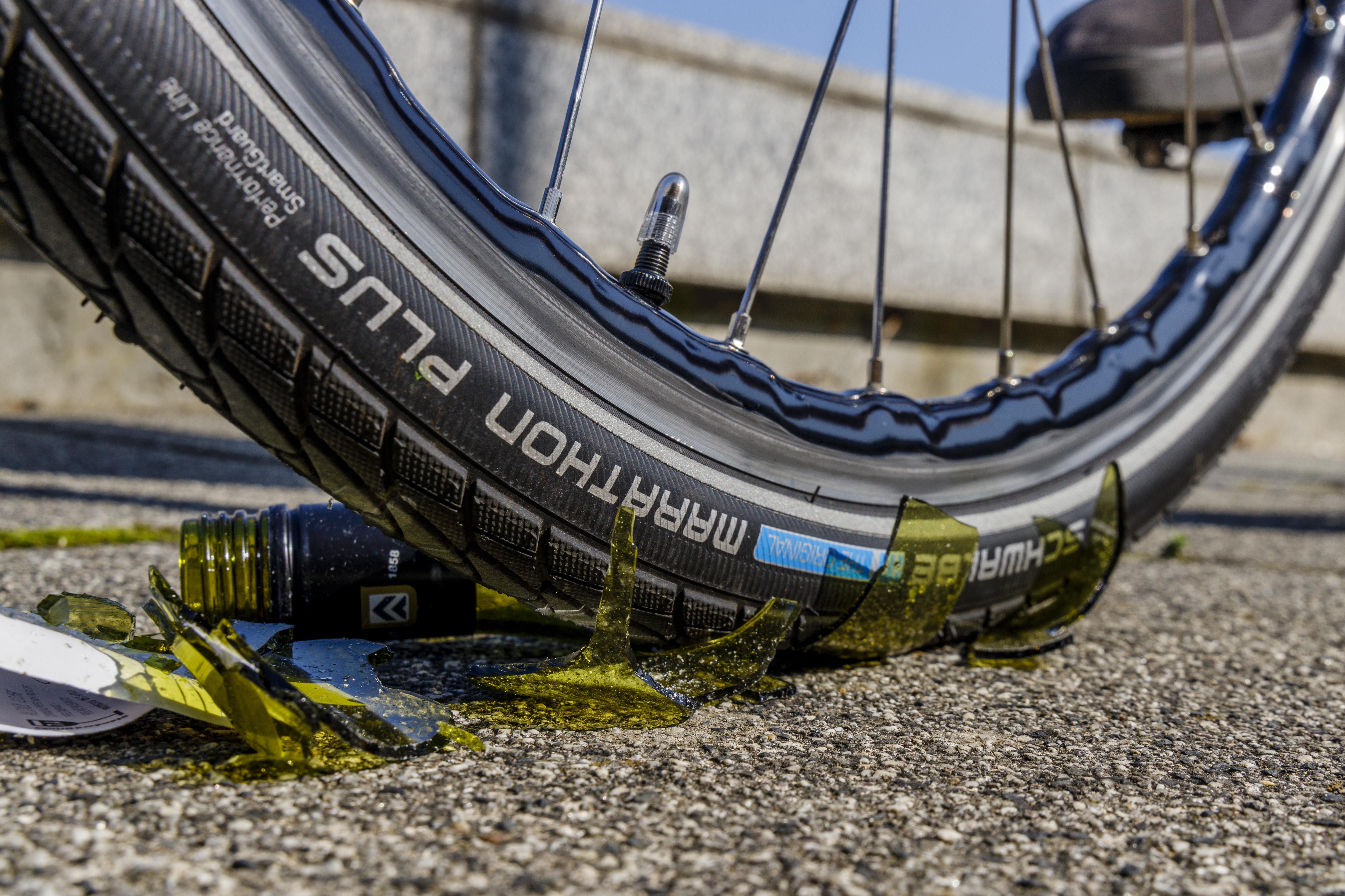 2x Schwalbe Marathon 700x38c & Free Presta Inner Tubes Bundle