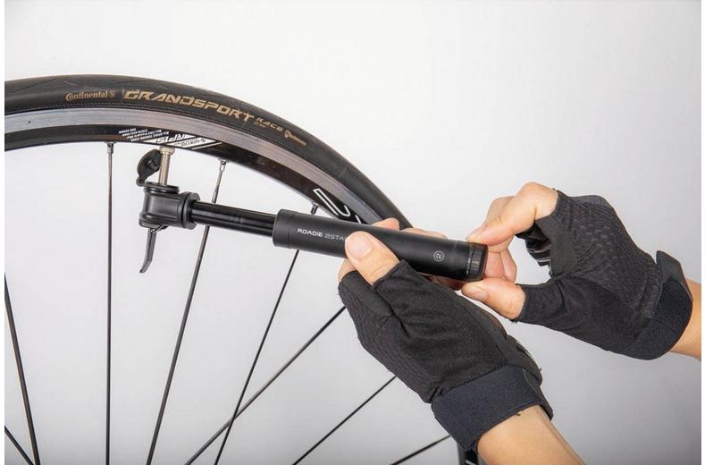 Topeak Roadie 2 Stage Mini Pump, Black Topeak Roadie 2 Stage Mini Pump, Black