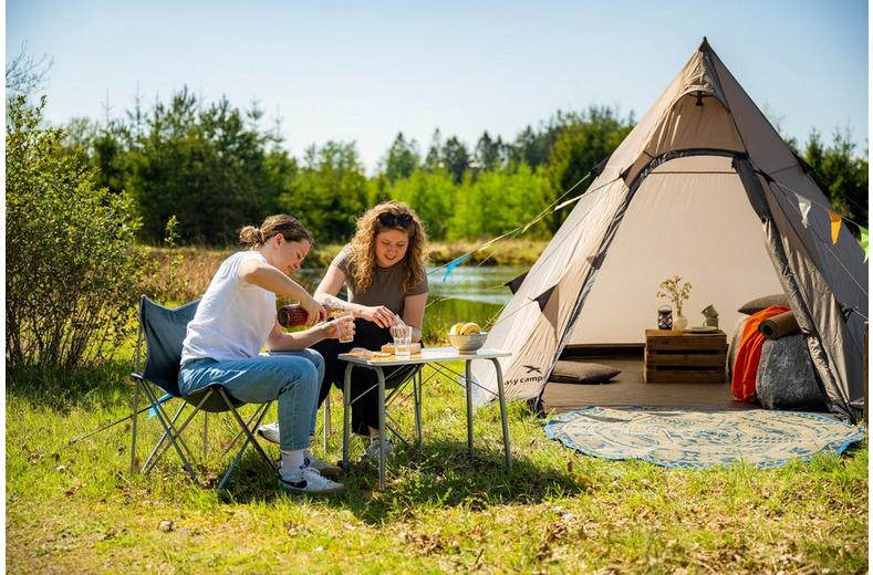 Easy Camp Moonlight Spire 4 Person Tipi Easy Camp Moonlight Spire 4 Person Tipi