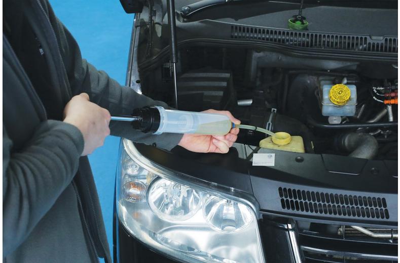 Multi-Purpose Oil Transfer Syringe 200cc Multi-Purpose Oil Transfer Syringe 200cc