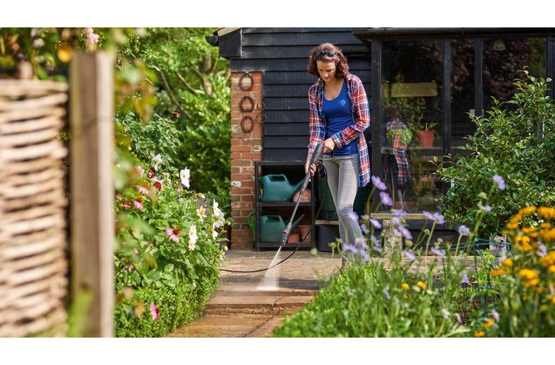 Bosch EasyAquatak 100 Pressure Washer Bosch EasyAquatak 100 Pressure Washer