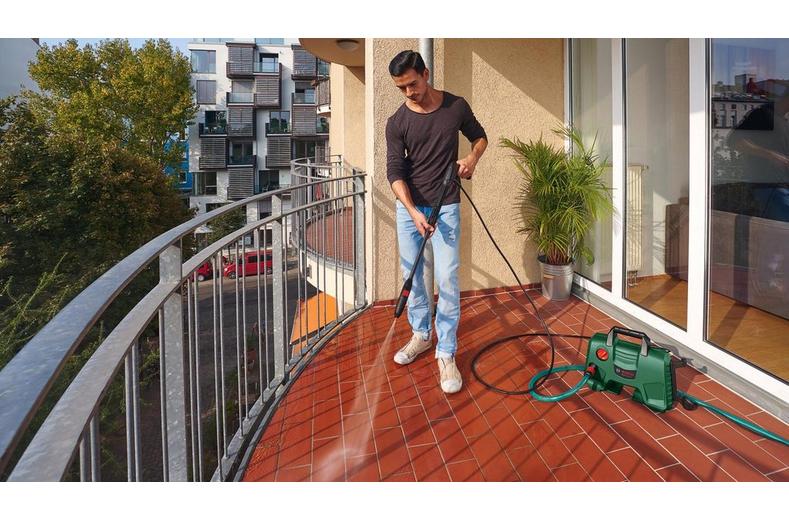 Bosch EasyAquatak 100 Pressure Washer Bosch EasyAquatak 100 Pressure Washer