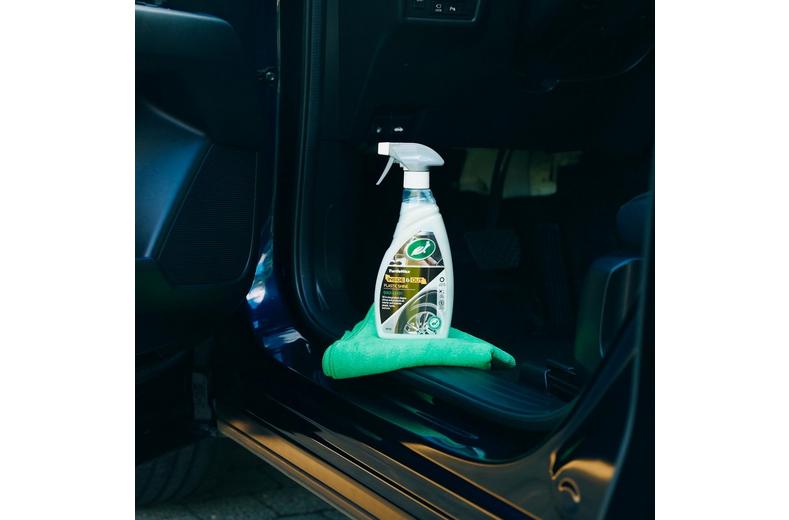 Turtle Wax Inside & Out Plastic Shine 500Ml Turtle Wax Inside & Out Plastic Shine 500Ml