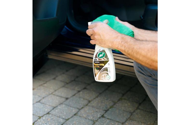 Turtle Wax Inside & Out Plastic Shine 500Ml Turtle Wax Inside & Out Plastic Shine 500Ml
