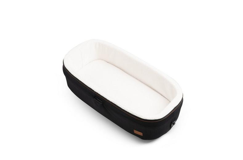 Tavo Maeve Medium Dog Car Seat with Car Seat Base - Rigid Onyx Tavo Maeve Medium Dog Car Seat with Car Seat Base - Rigid Onyx