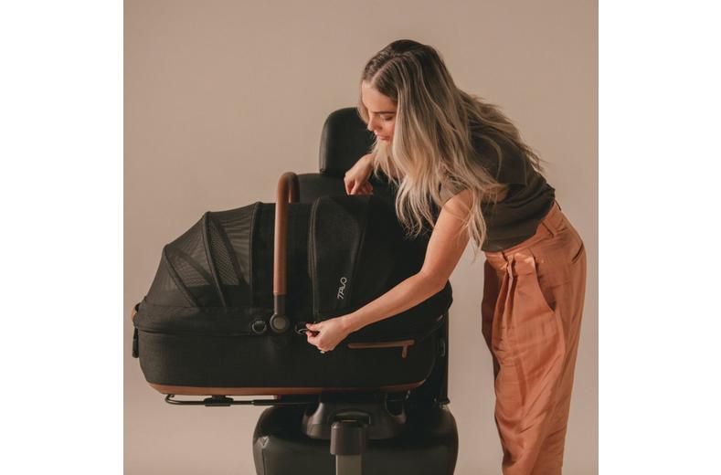 Tavo Maeve Medium Dog Car Seat with Car Seat Base - Rigid Onyx Tavo Maeve Medium Dog Car Seat with Car Seat Base - Rigid Onyx