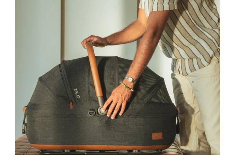 Tavo Maeve Medium Dog Car Seat with Car Seat Base - Rigid Onyx Tavo Maeve Medium Dog Car Seat with Car Seat Base - Rigid Onyx