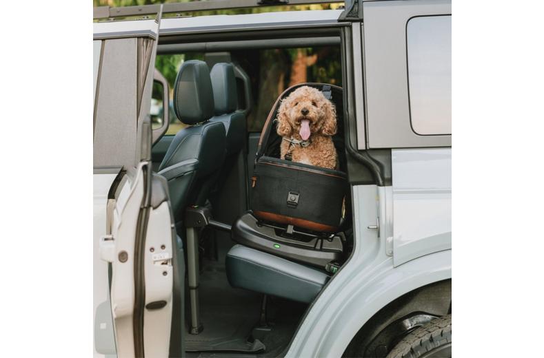 Tavo Maeve Small Dog Car Seat with Car Seat Base - Flex Onyx Tavo Maeve Small Dog Car Seat with Car Seat Base - Flex Onyx