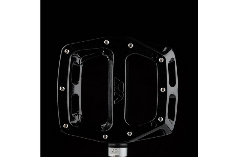 DMR V12 MAG Pedals DMR V12 MAG Pedals