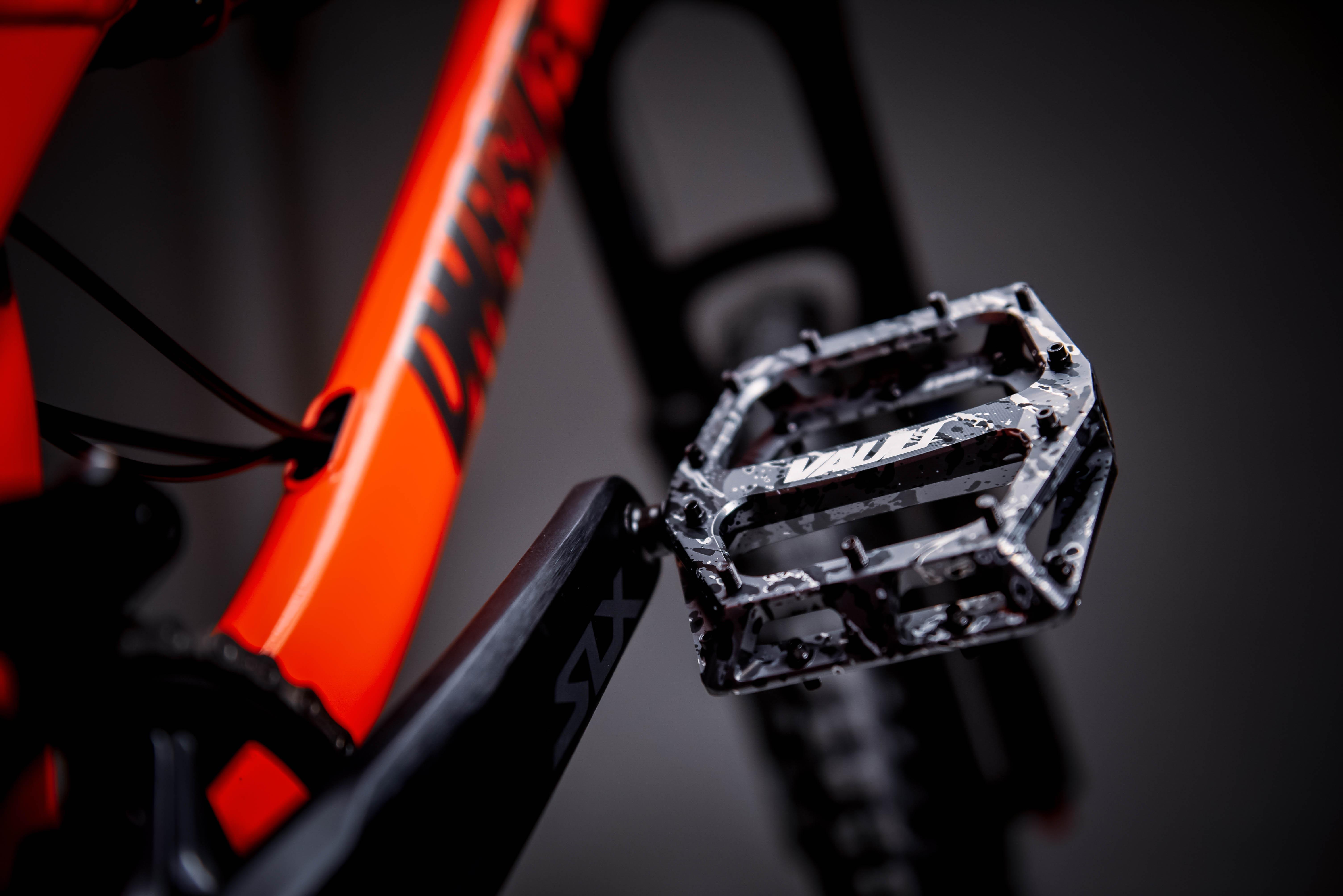 DMR Vault Pedals, Liquid Camo Green