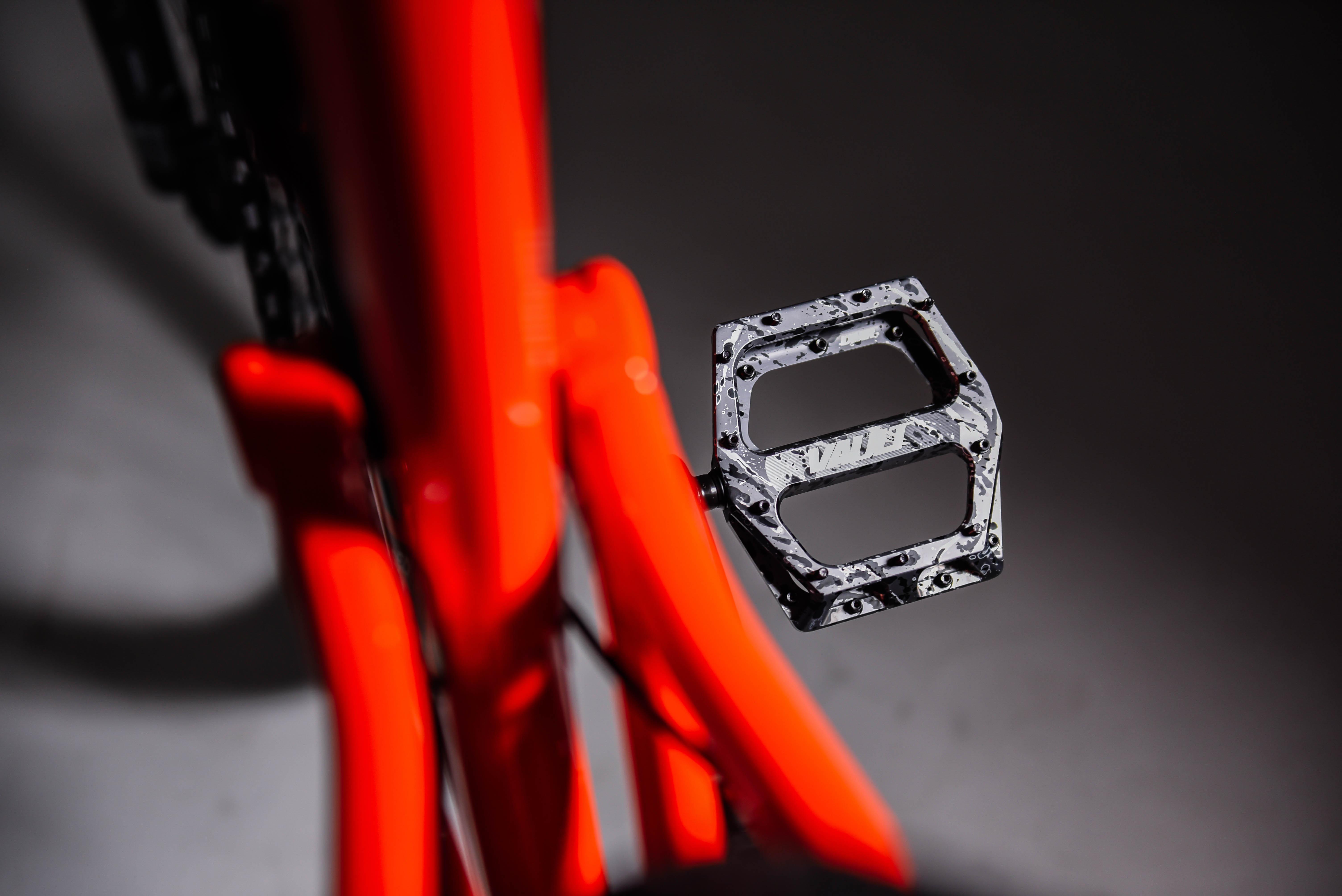 DMR Vault Pedals, Liquid Camo Green