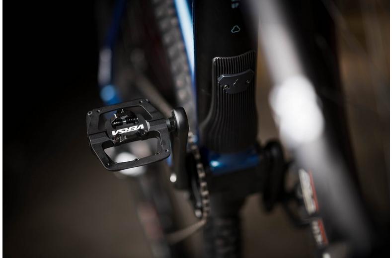 DMR Versa Pedals, Red DMR Versa Pedals, Red