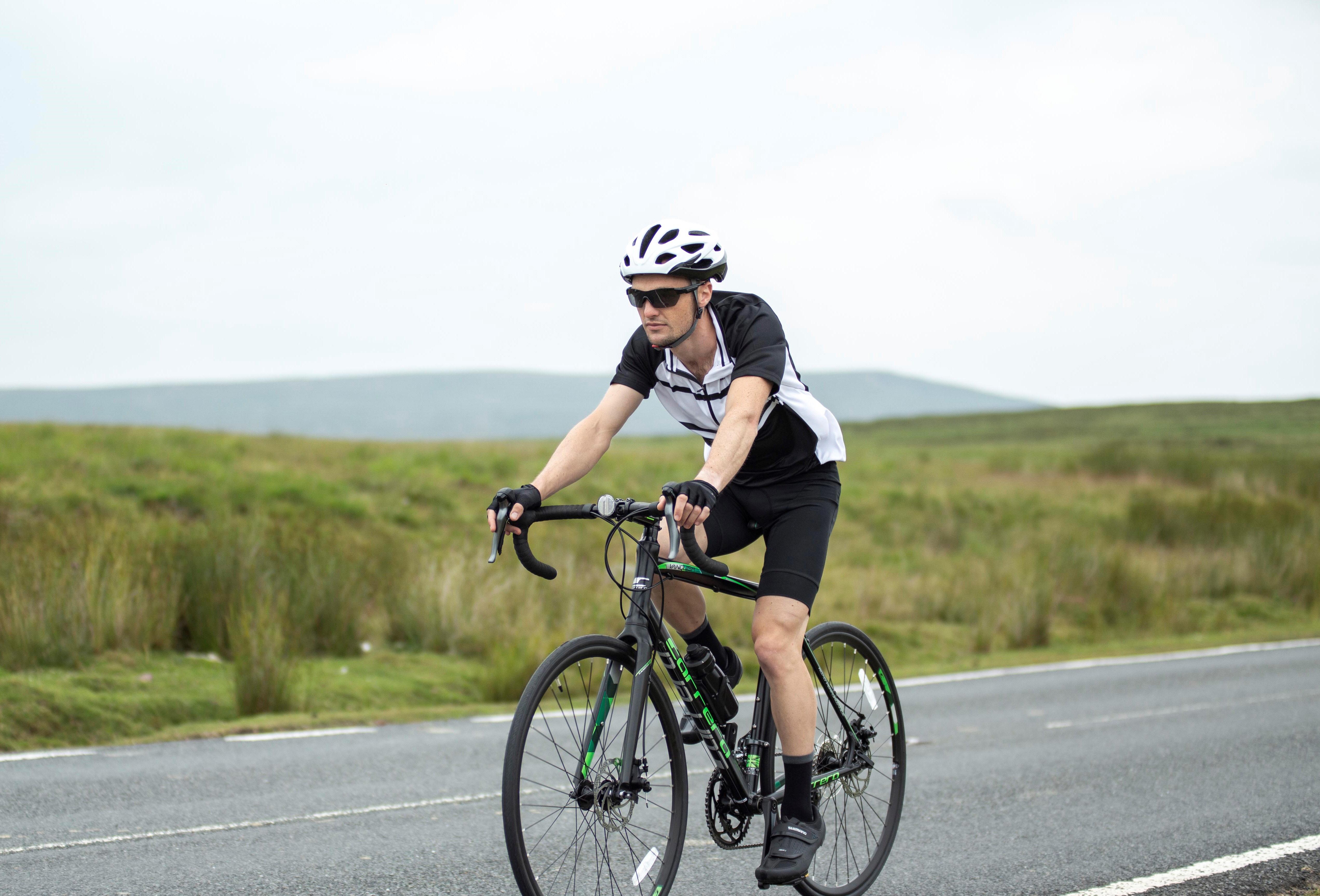 Halfords Road Helmet, Black/White Gloss - Medium