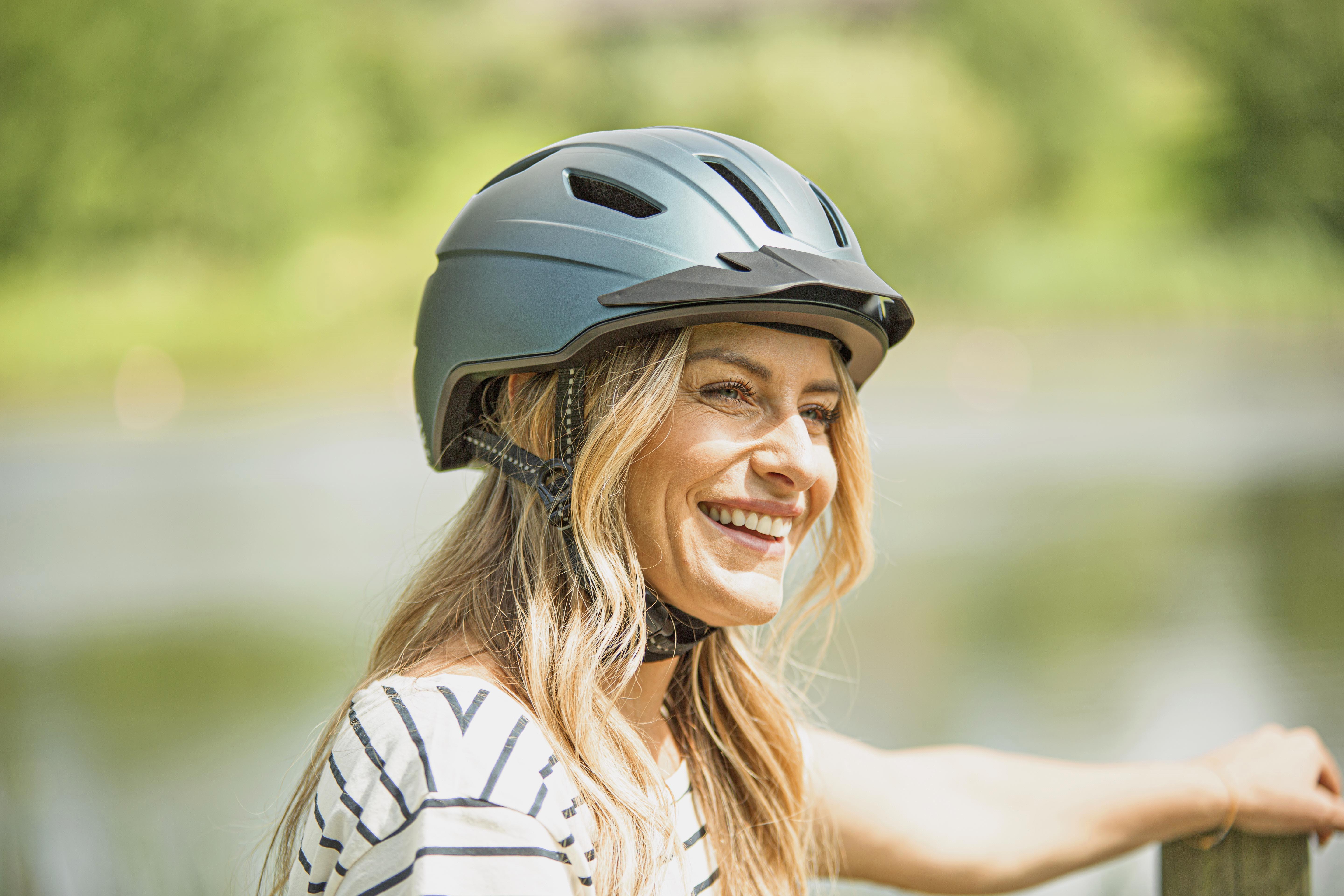 Halfords Advanced E-bike Helmet (55-61cm)