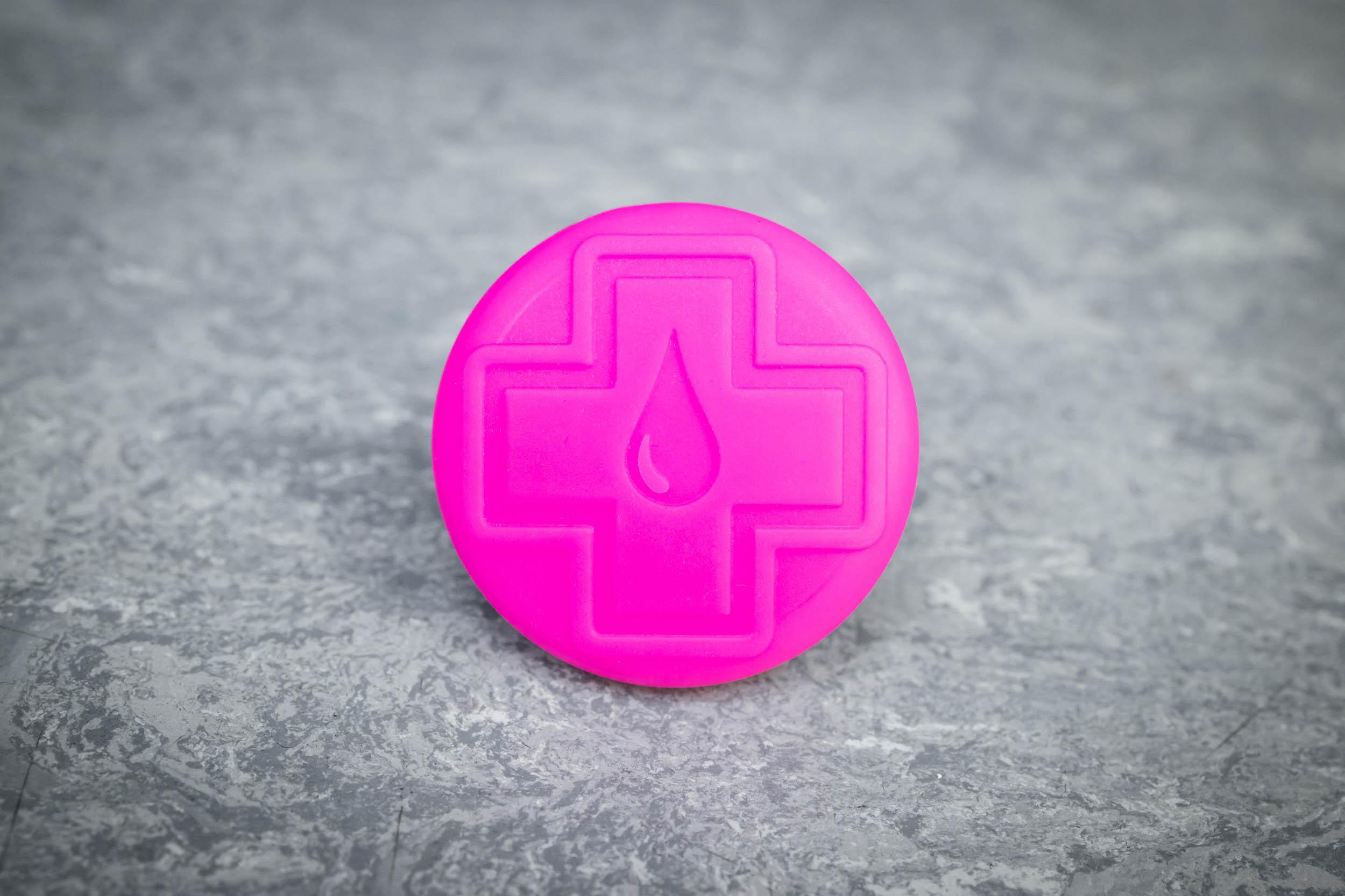 Muc-Off Tubeless Tag Holder, Black/Pink