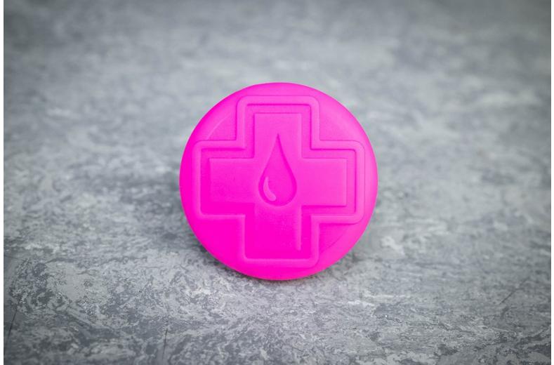 Muc-Off Tubeless Tag Holder, Black/Pink Muc-Off Tubeless Tag Holder, Black/Pink