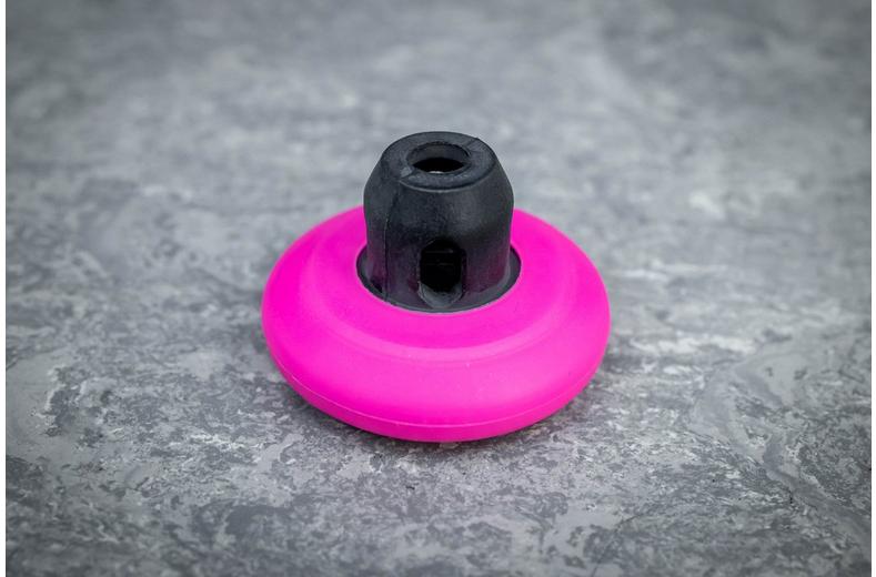 Muc-Off Tubeless Tag Holder, Black/Pink Muc-Off Tubeless Tag Holder, Black/Pink