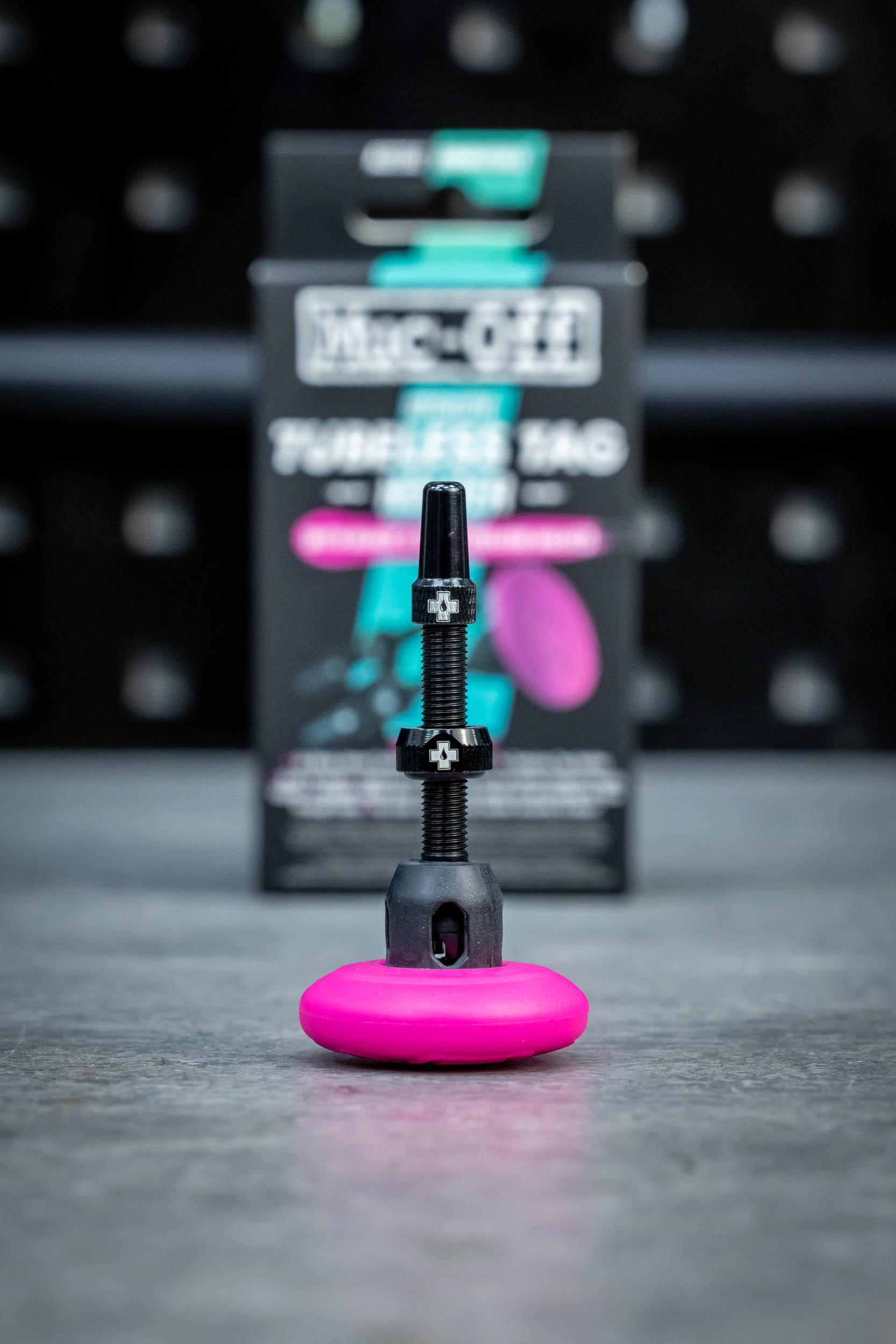 Muc-Off Tubeless Tag Holder & Valve Kit