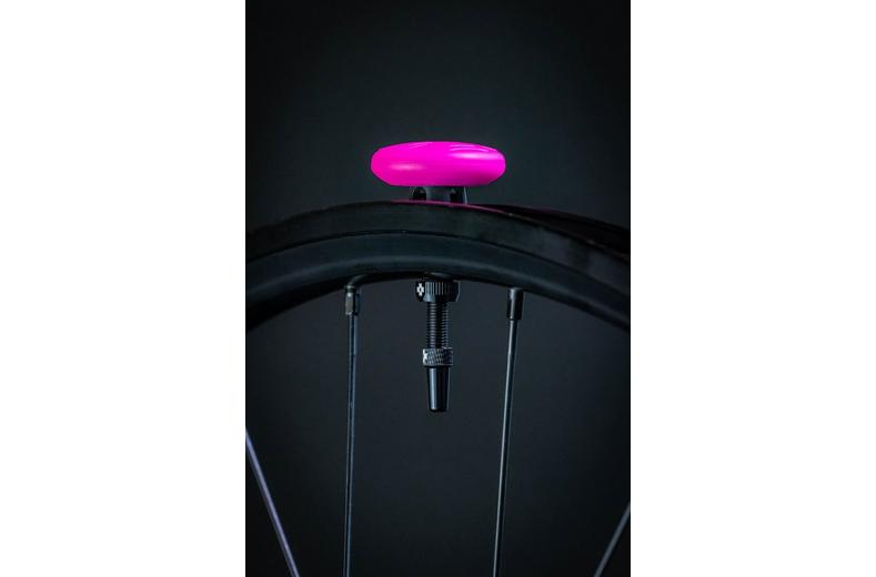 Muc-Off Tubeless Tag Holder & Valve Kit Muc-Off Tubeless Tag Holder & Valve Kit