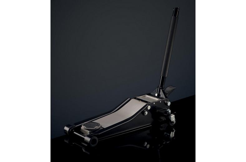 Halfords Advanced 2 Tonne Low Profile Trolley Jack Halfords Advanced 2 Tonne Low Profile Trolley Jack