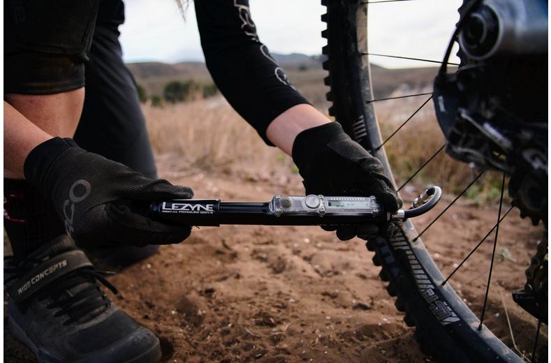 Lezyne Digital Pressure Drive Hand Pump Lezyne Digital Pressure Drive Hand Pump