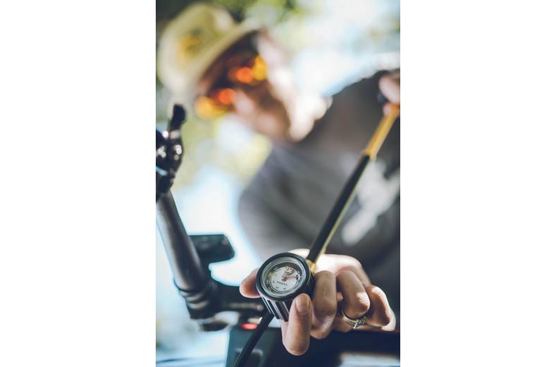 Lezyne Shock Drive Pump 400 PSI Lezyne Shock Drive Pump 400 PSI