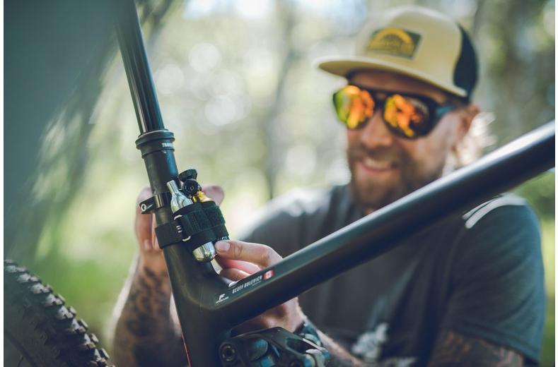 Lezyne Tubeless CO2 Blaster Lezyne Tubeless CO2 Blaster