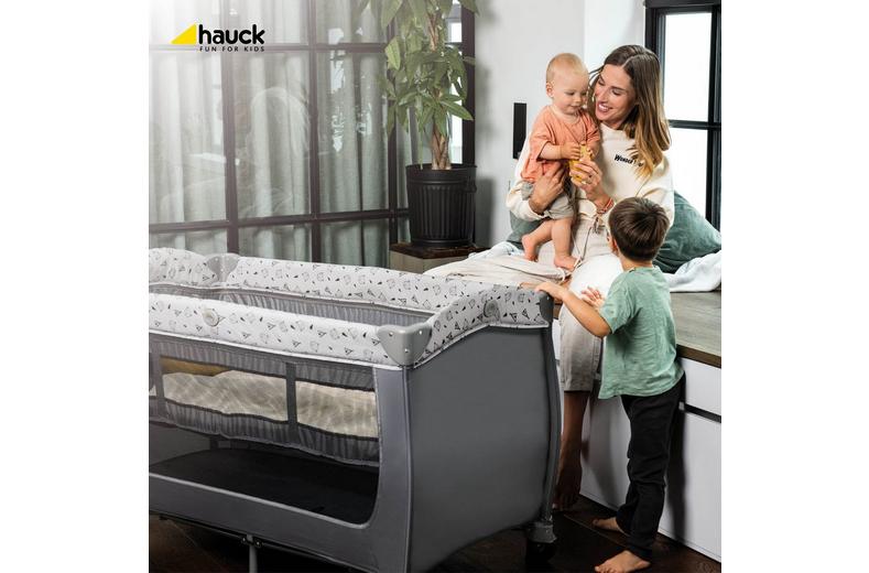 hauck Sleep N Play Center Travel Cot - Stars hauck Sleep N Play Center Travel Cot - Stars