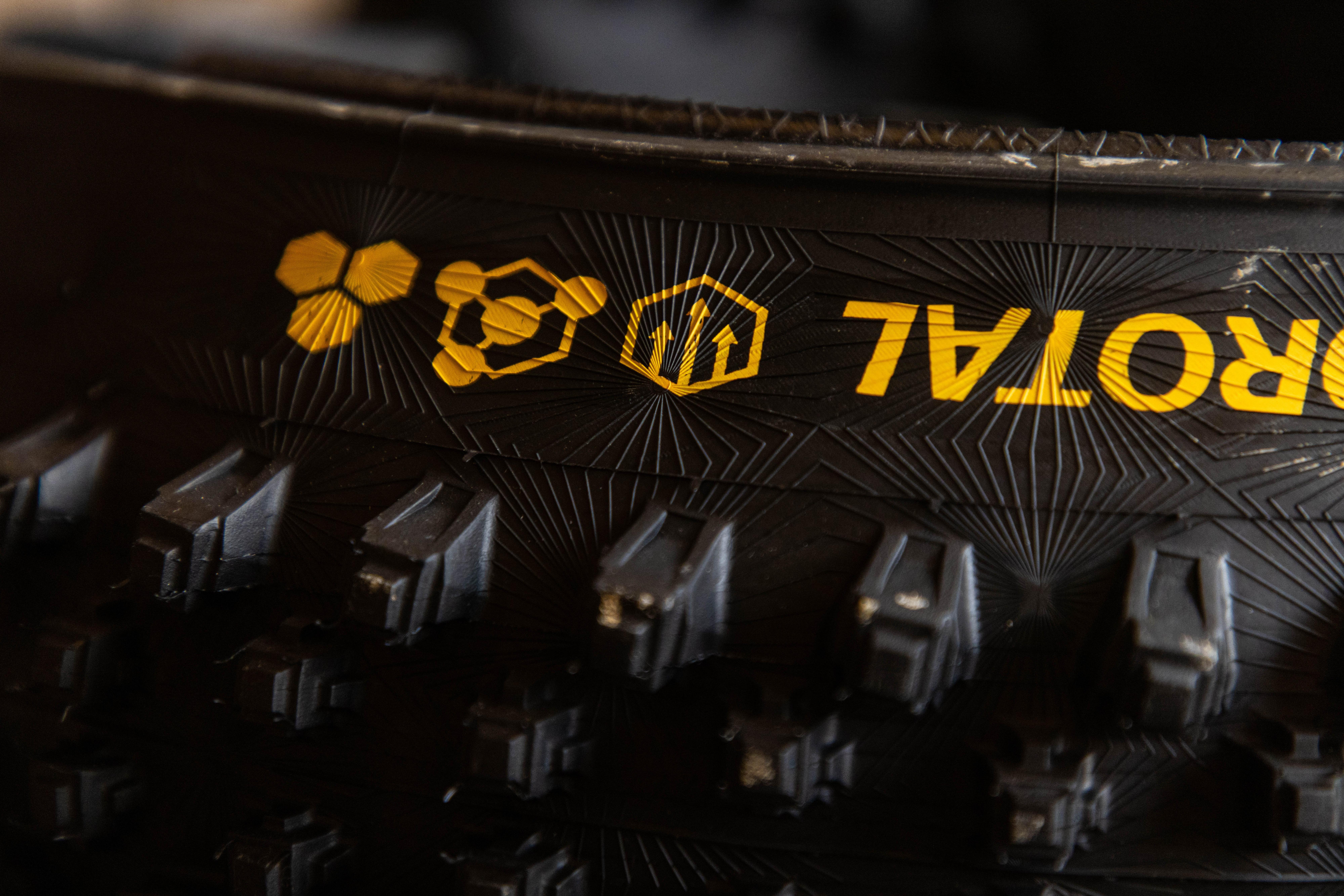 Continental Hydrotal Tyre, Downhill Supersoft, 27.5x2.4"