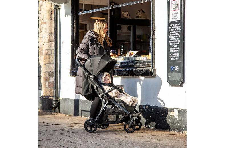 Red Kite Push Me Astro Stroller - Black Red Kite Push Me Astro Stroller - Black