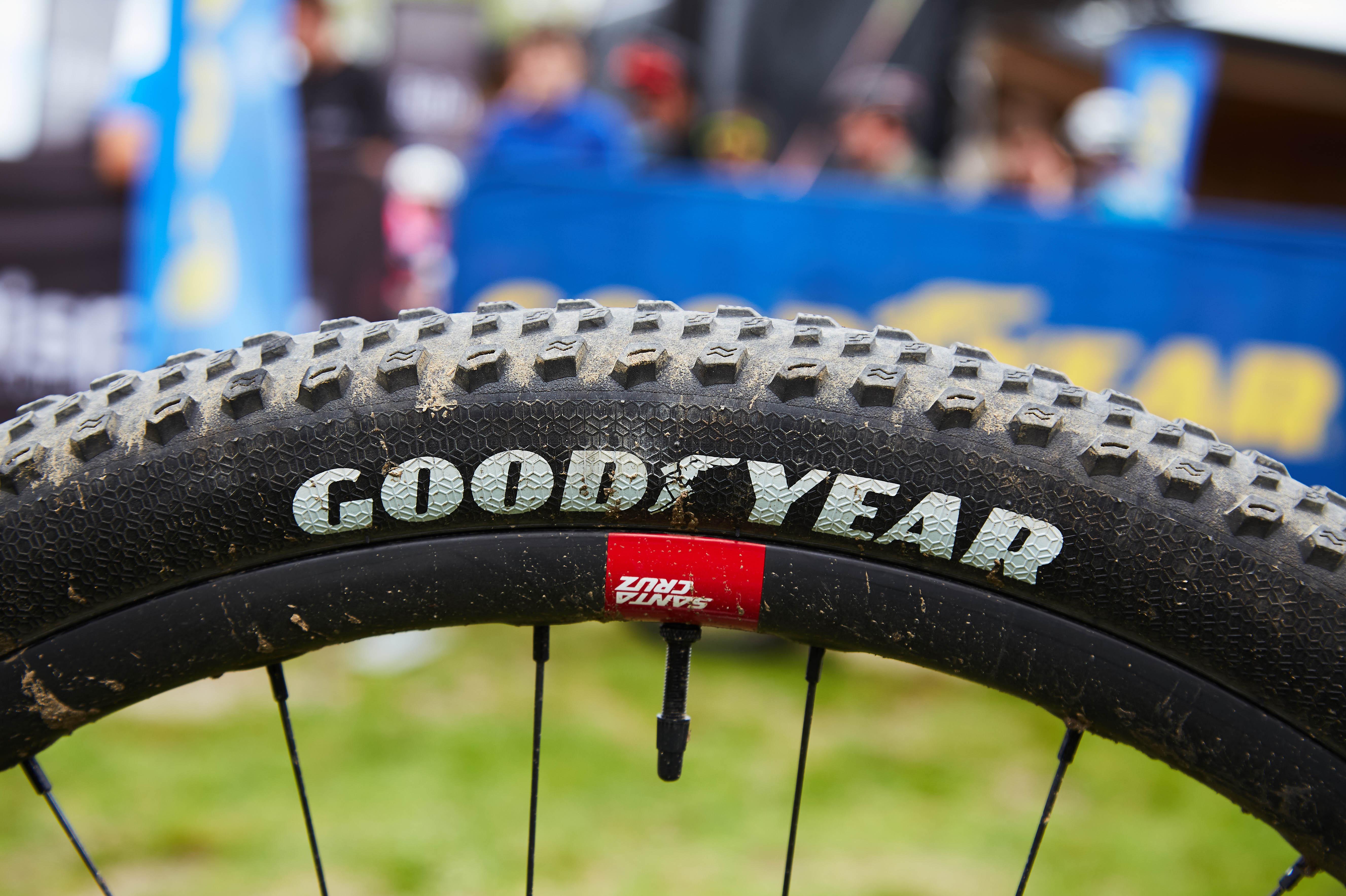 Goodyear Peak Tubeless Complete MTB Tyre, Black 29x2.40"