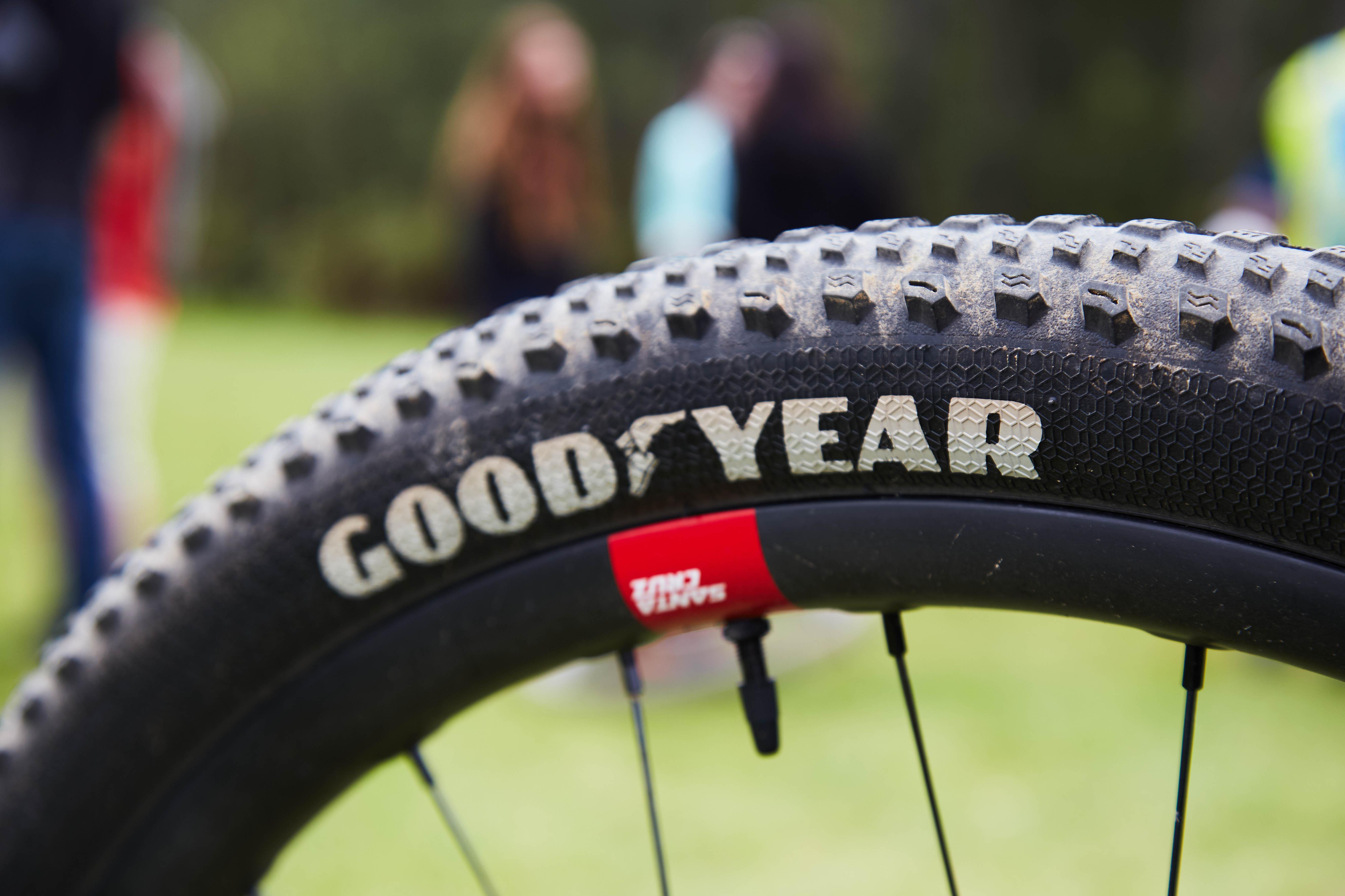 Goodyear Peak Tubeless Complete MTB Tyre, Black 29x2.40"