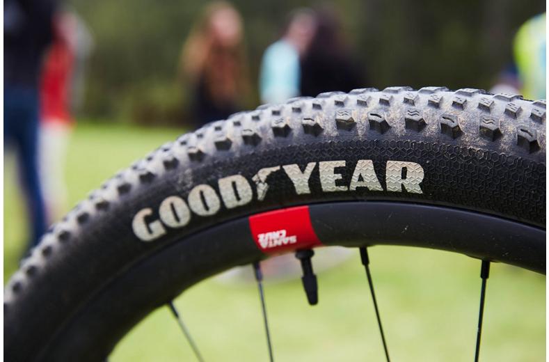 Goodyear Peak Tubeless Complete MTB Tyre, Black 29x2.40" Goodyear Peak Tubeless Complete MTB Tyre, Black 29x2.40"