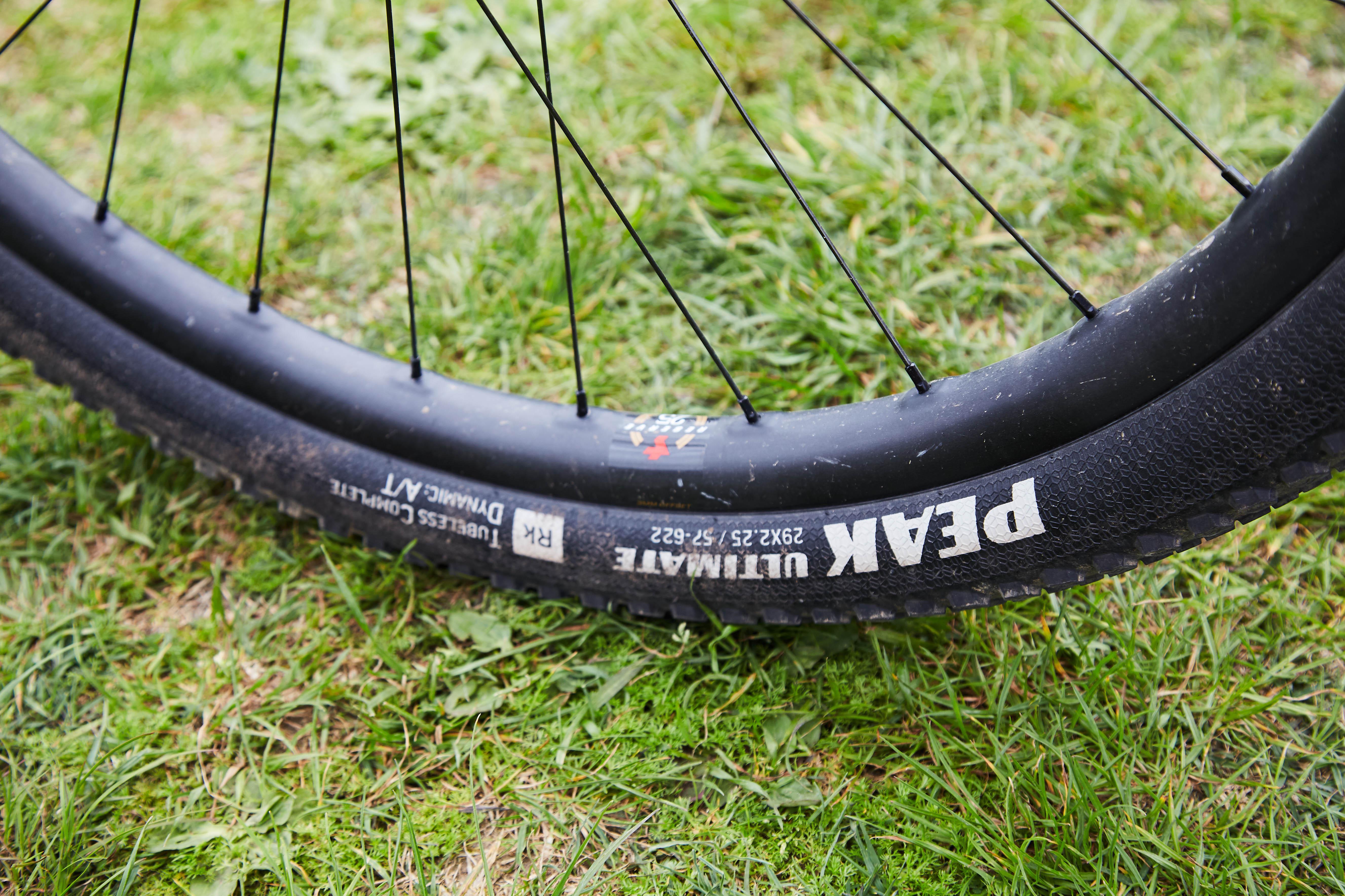 Goodyear Peak Tubeless Complete MTB Tyre, Black 29x2.40"