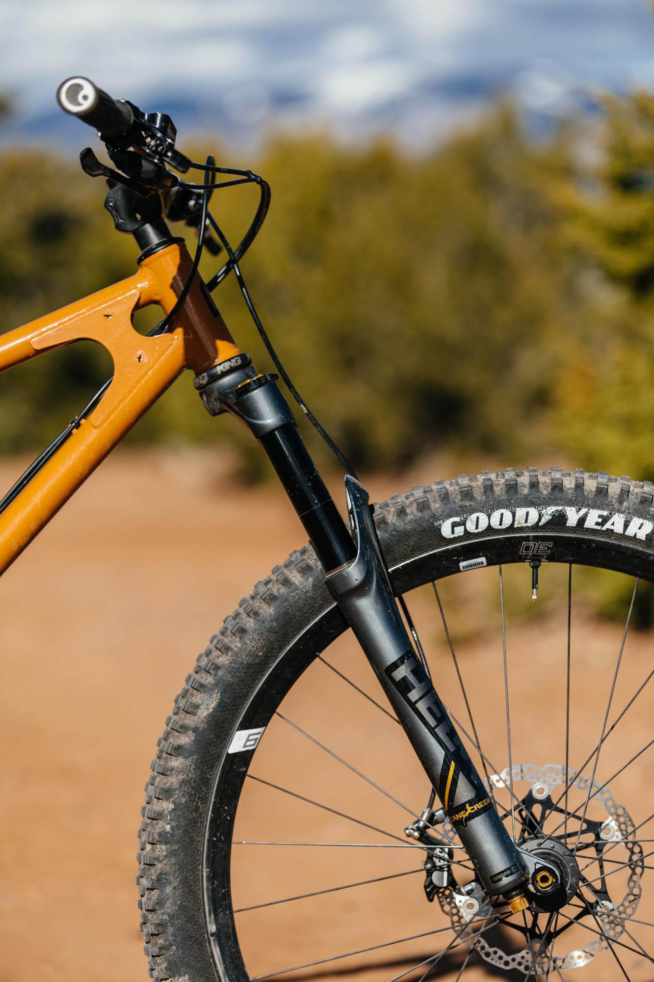 Goodyear Escape Tubeless Ready MTB Tyre, Black 27.5x2.60"