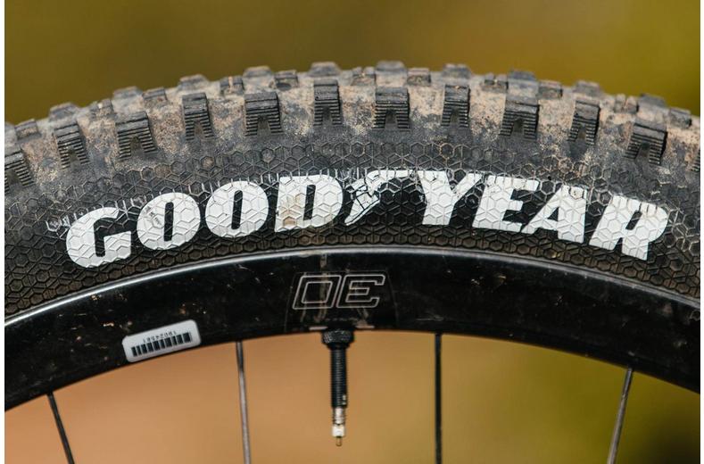 Goodyear Escape Tubeless Complete MTB Tyre, Black 27.5x2.60" Goodyear Escape Tubeless Complete MTB Tyre, Black 27.5x2.60"