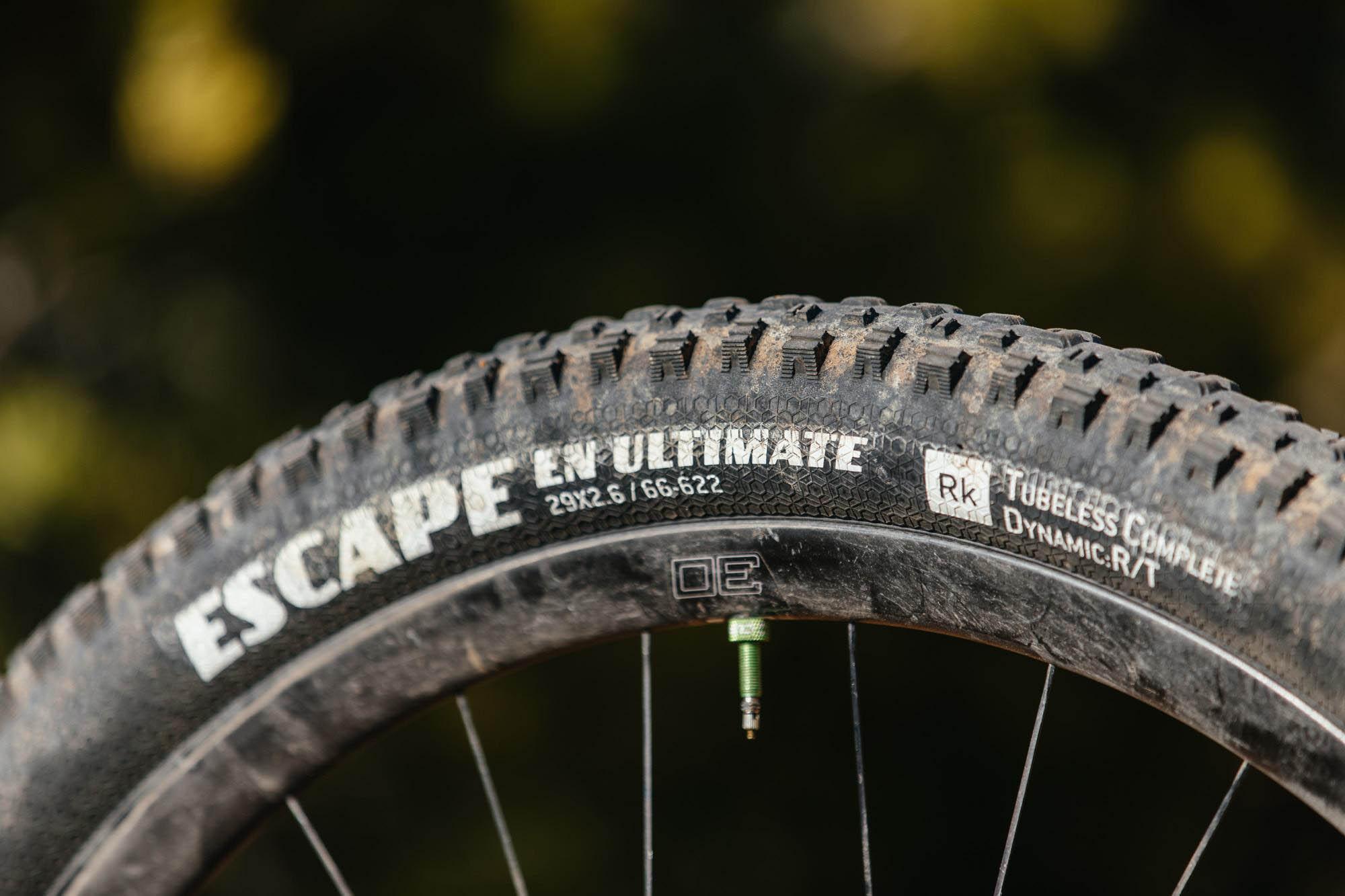 Goodyear Escape Tubeless Complete MTB Tyre, Black 27.5x2.60"