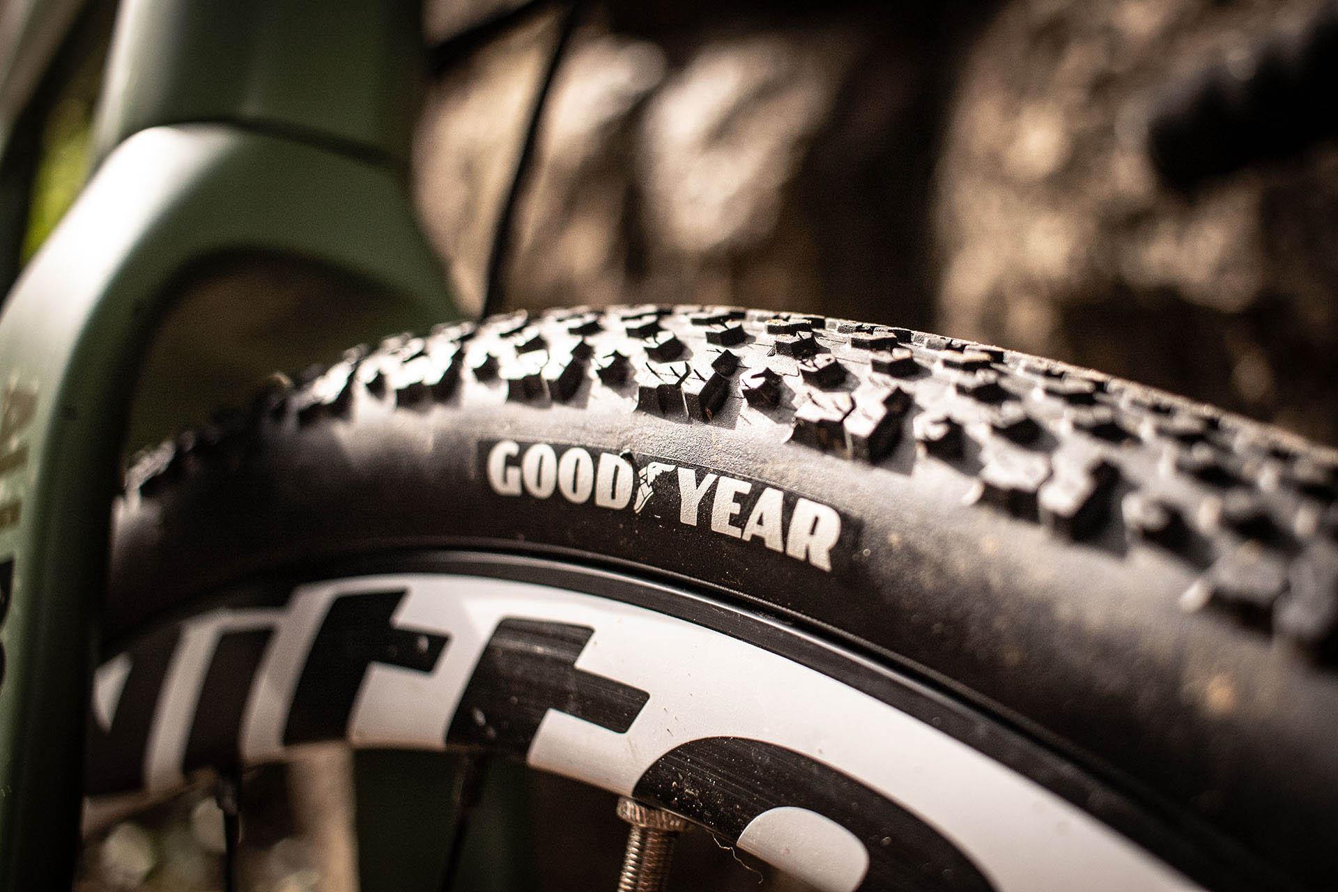 Goodyear Connector Tubeless Complete Gravel Tyre, Black 700x35c