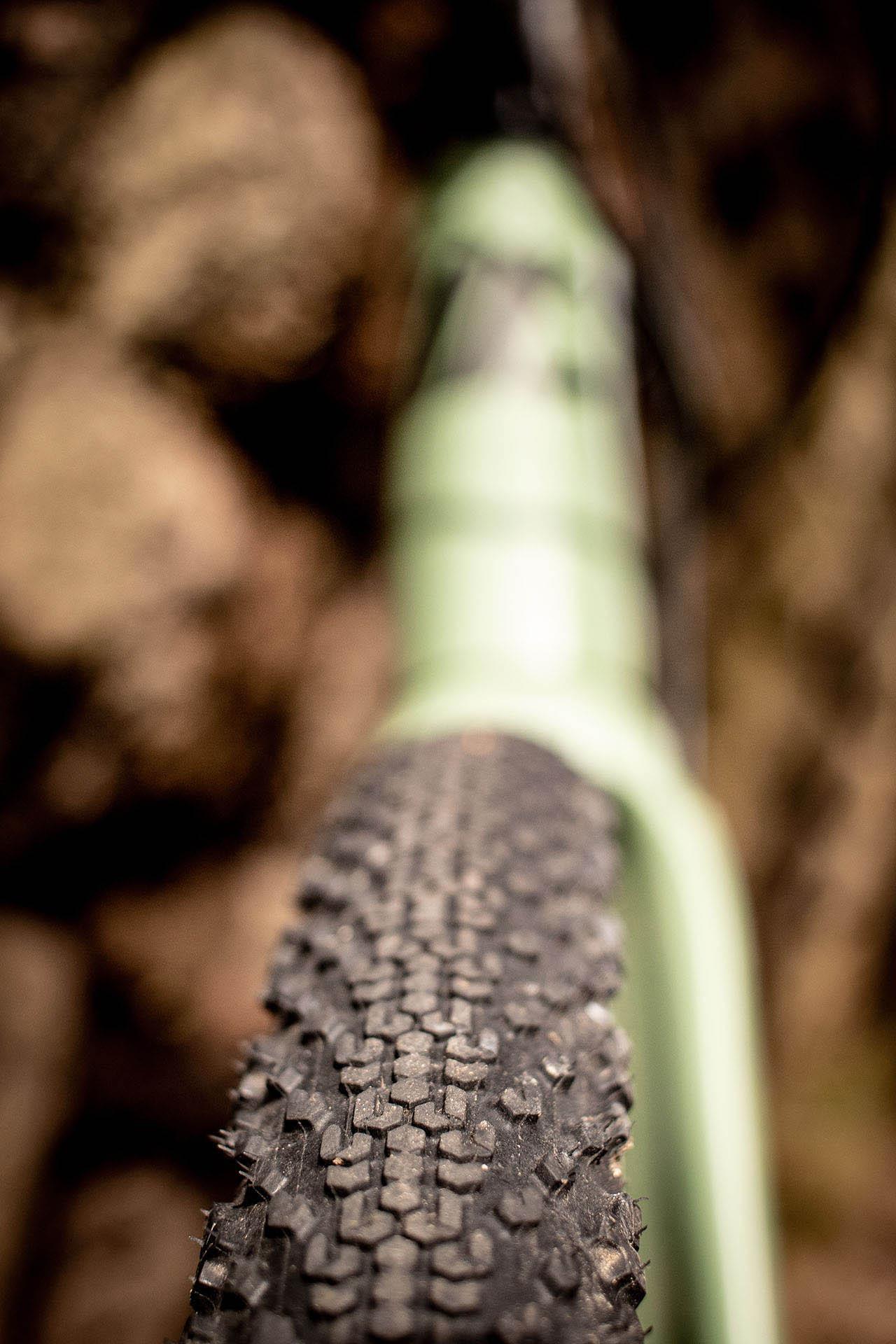 Goodyear Connector Tubeless Complete Gravel Tyre, Black 700x35c