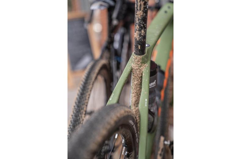 Goodyear Connector Tubeless Complete Gravel Tyre, Black 700x35c Goodyear Connector Tubeless Complete Gravel Tyre, Black 700x35c