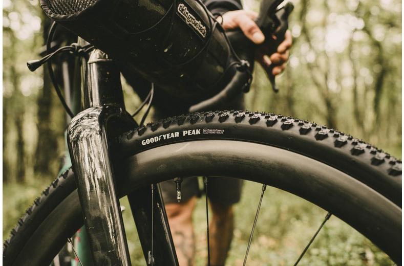 Goodyear Peak AT Tubeless Complete Gravel Tyre, Black 700x40c Goodyear Peak AT Tubeless Complete Gravel Tyre, Black 700x40c