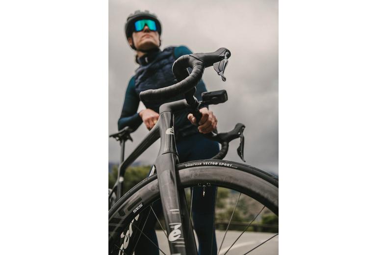 Goodyear Vector Sport Clincher Tyre, Black 700x25c Goodyear Vector Sport Clincher Tyre, Black 700x25c