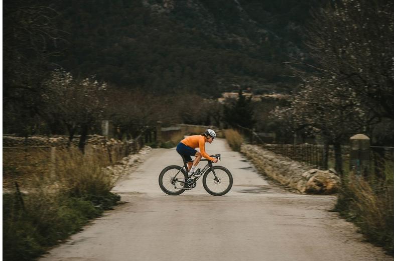 Goodyear Vector Sport Clincher Tyre, Black 700x25c Goodyear Vector Sport Clincher Tyre, Black 700x25c