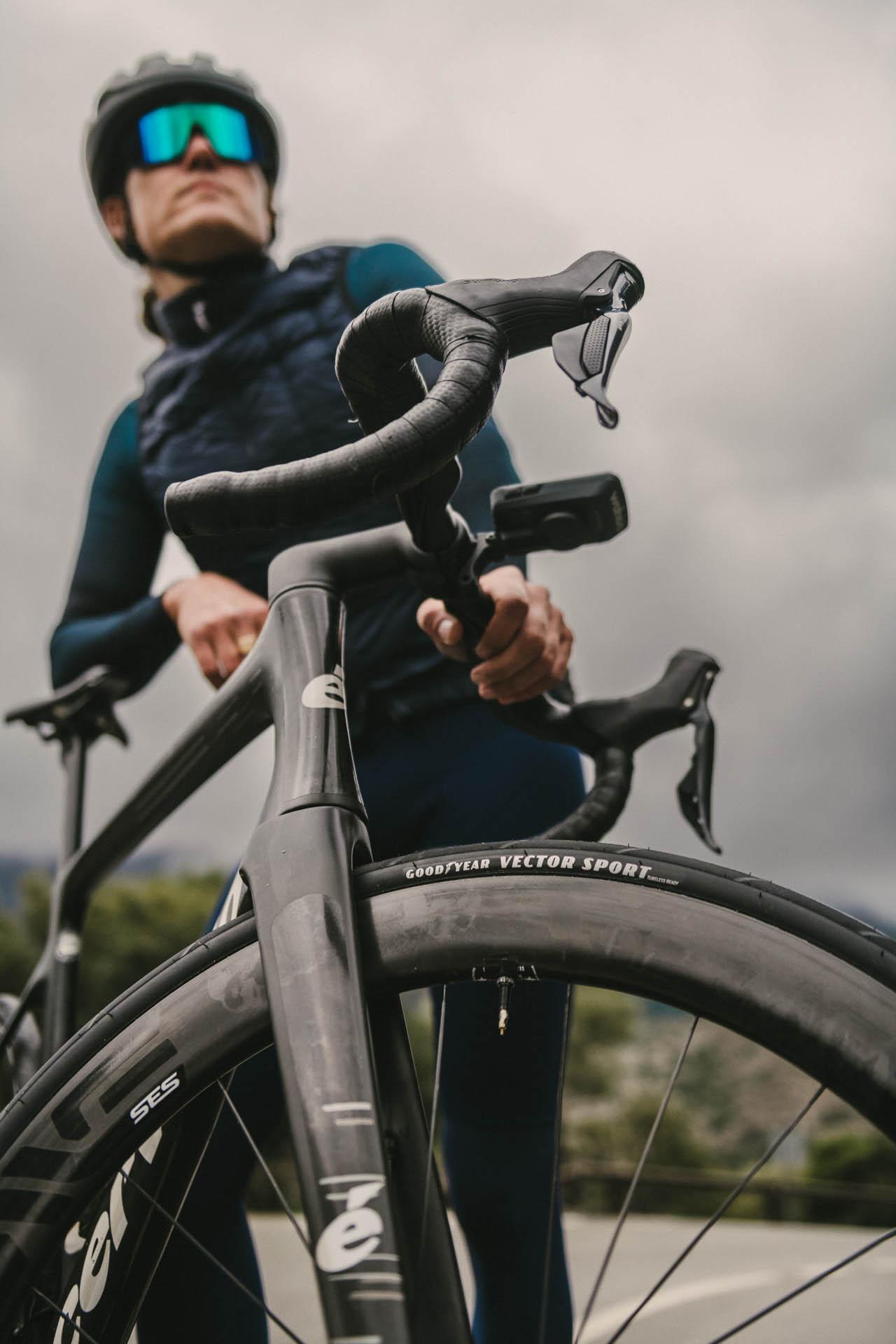 Goodyear Vector Sport Tubeless Tyre, Black 700x30c