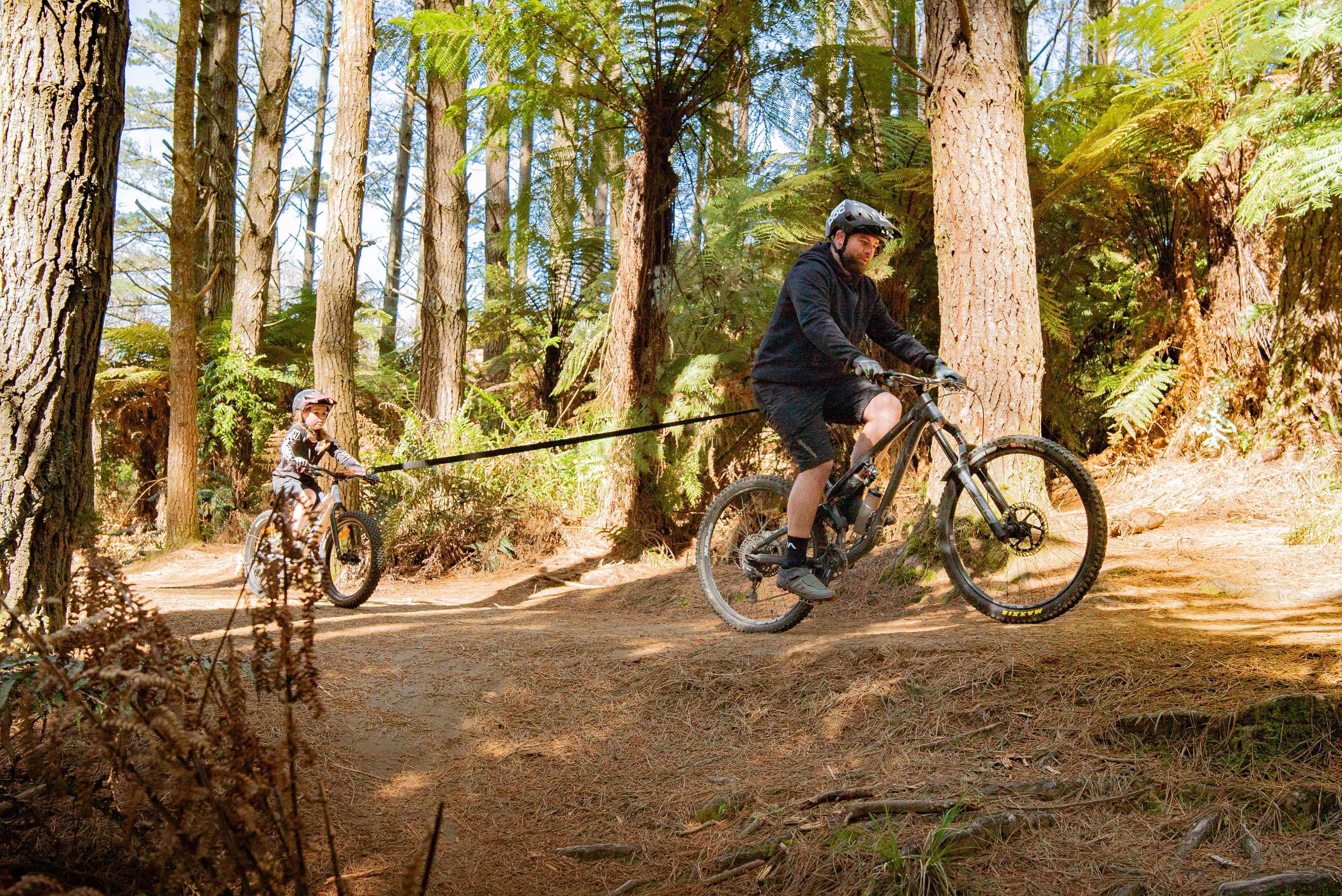 Kids Ride Shotgun Wearable Tow Rope, Black