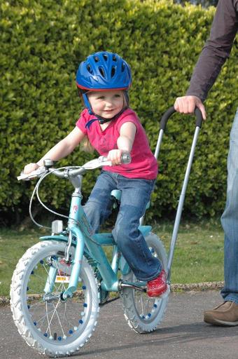 Childs bike cheap with handle