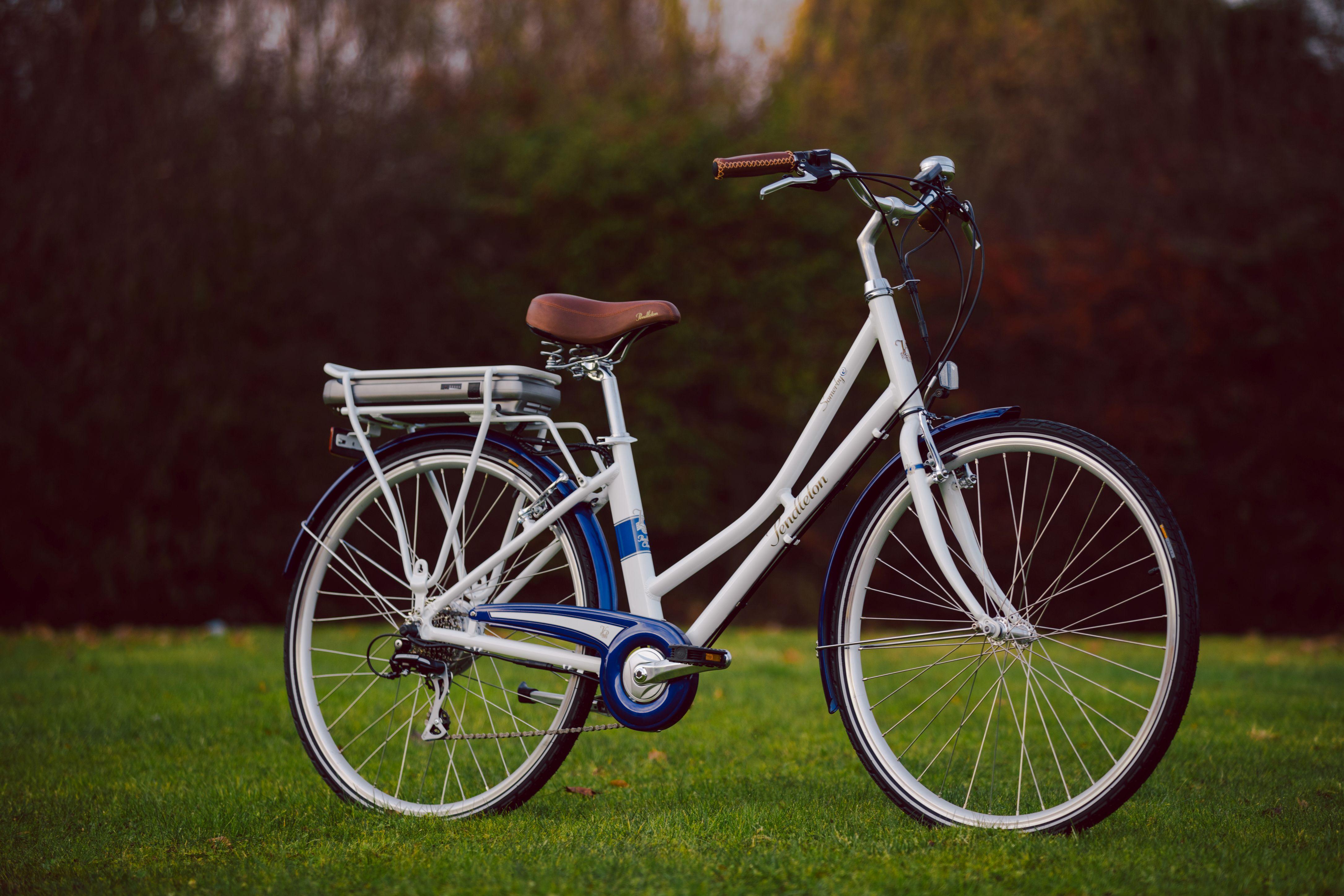 Pendleton Somerby Electric Hybrid Bike - White and Navy - S, M Frames