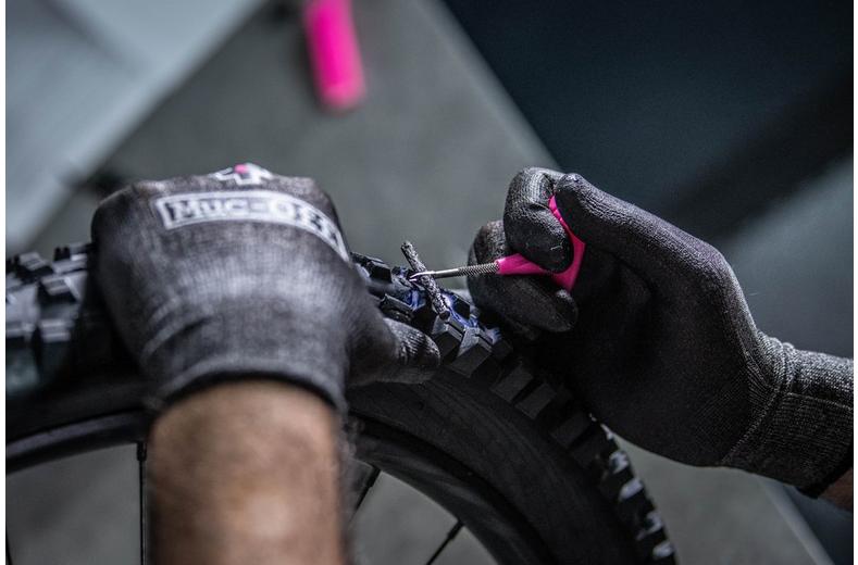 Muc-Off Tubeless Puncture Plug Repair Kit Muc-Off Tubeless Puncture Plug Repair Kit